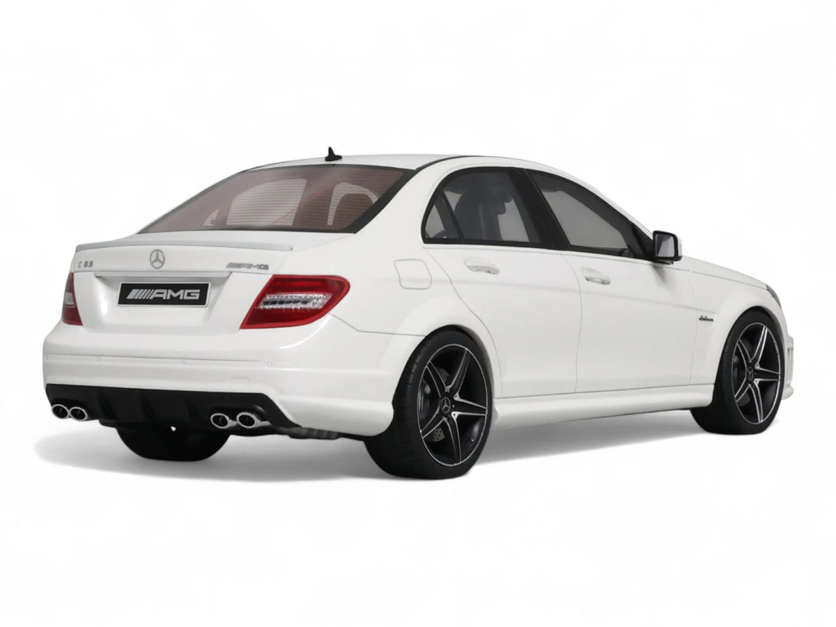 2007 Mercedes-Benz C63 AMG Diamond White 1/18 Model Car by GT Spirit