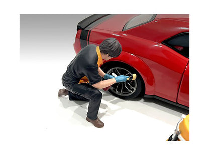 "Detail Masters" Figure 1 (Wheel Cleaning) for 1/18 Scale Models