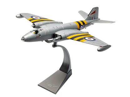 English Electric Canberra B.6 Aircraft "WT370 Wg. Cdr. Paul Mallorie No.139 Squadron Operation Musketeer" (1956) Royal Air Force "The Aviation Archive" Series 1/72 Diecast Model Car by Corgi
