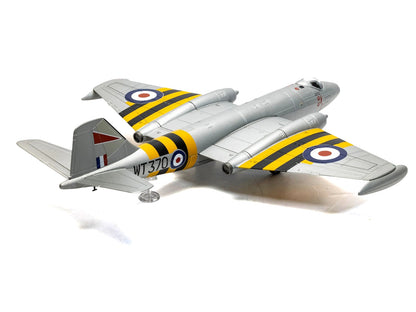 English Electric Canberra B.6 Aircraft "WT370 Wg. Cdr. Paul Mallorie No.139 Squadron Operation Musketeer" (1956) Royal Air Force "The Aviation Archive" Series 1/72 Diecast Model Car by Corgi