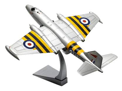 English Electric Canberra B.6 Aircraft "WT370 Wg. Cdr. Paul Mallorie No.139 Squadron Operation Musketeer" (1956) Royal Air Force "The Aviation Archive" Series 1/72 Diecast Model Car by Corgi