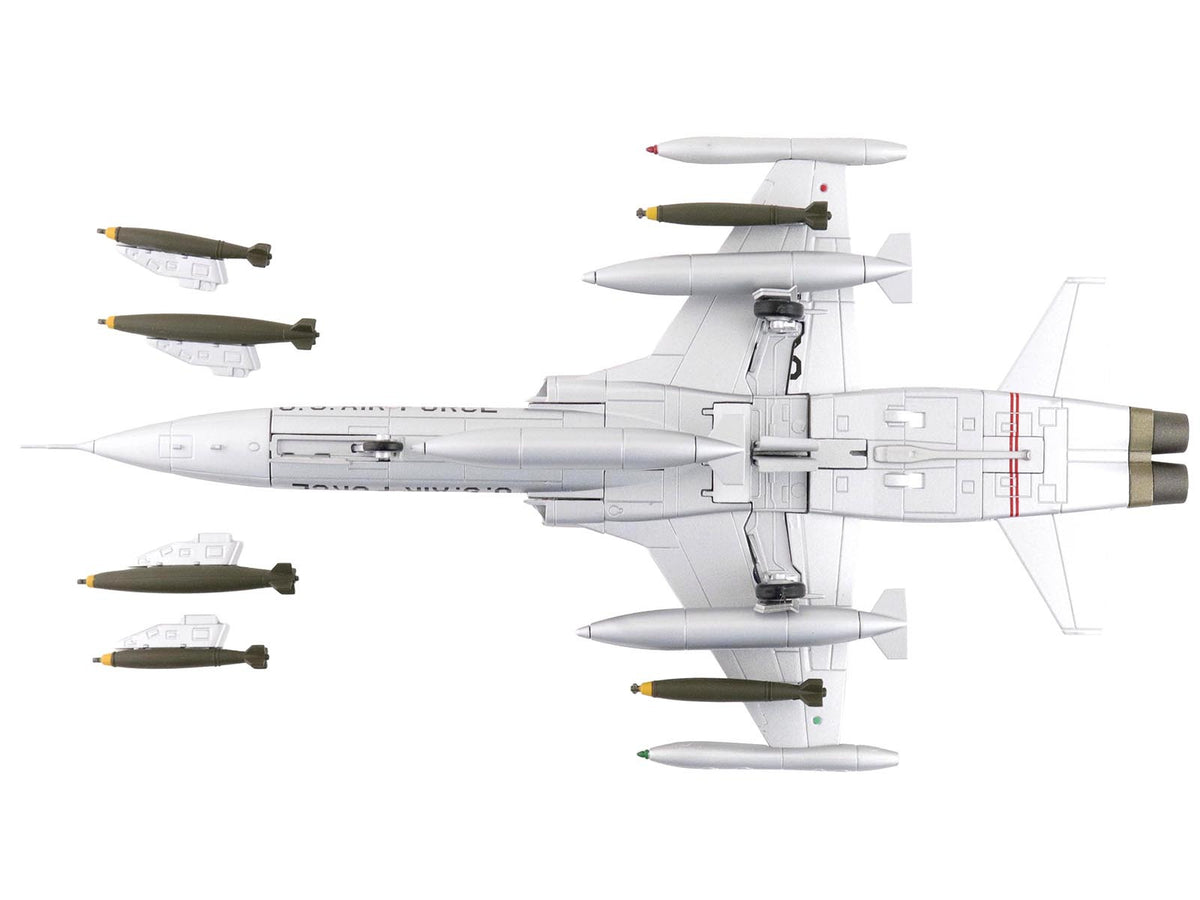 Northrop F-5A Freedom Fighter Aircraft "38381" (1960s) United States Air Force "Air Power Series" 1/72 Diecast Model by Hobby Master