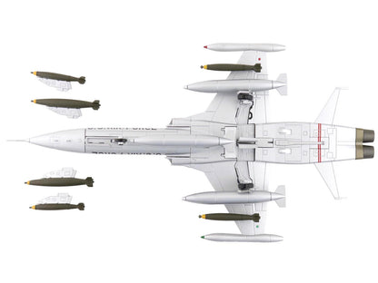 Northrop F-5A Freedom Fighter Aircraft "38381" (1960s) United States Air Force "Air Power Series" 1/72 Diecast Model by Hobby Master