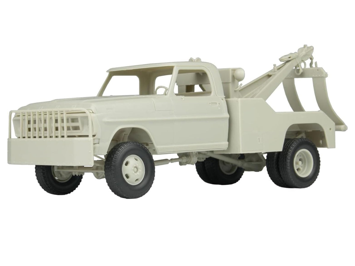 Skill 3 Model Kit 1972 Ford F-350 4x4 Tow Truck High Side Version 1/25 Scale Model by Moebius