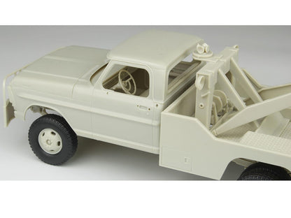 Skill 3 Model Kit 1972 Ford F-350 4x4 Tow Truck High Side Version 1/25 Scale Model by Moebius